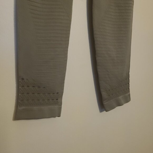 Gymshark | Women's Olive Green Energy Seamless Leggings (Size XXS) - Picture 6 of 11